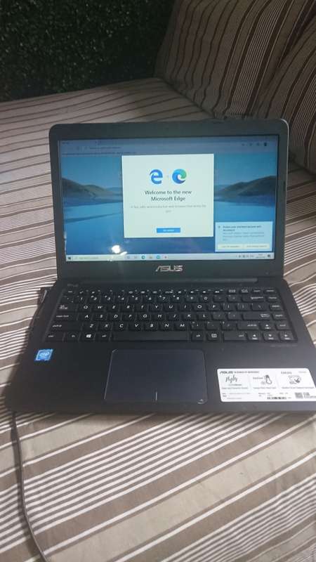 Asus E402N Notebook